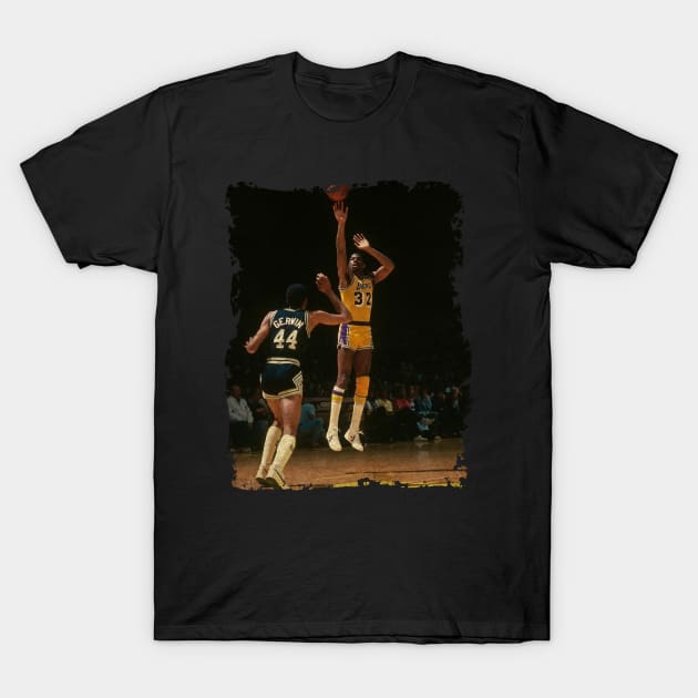 Magic Johnson vs George Gervin, 1982 T-Shirt by Omeshshopart